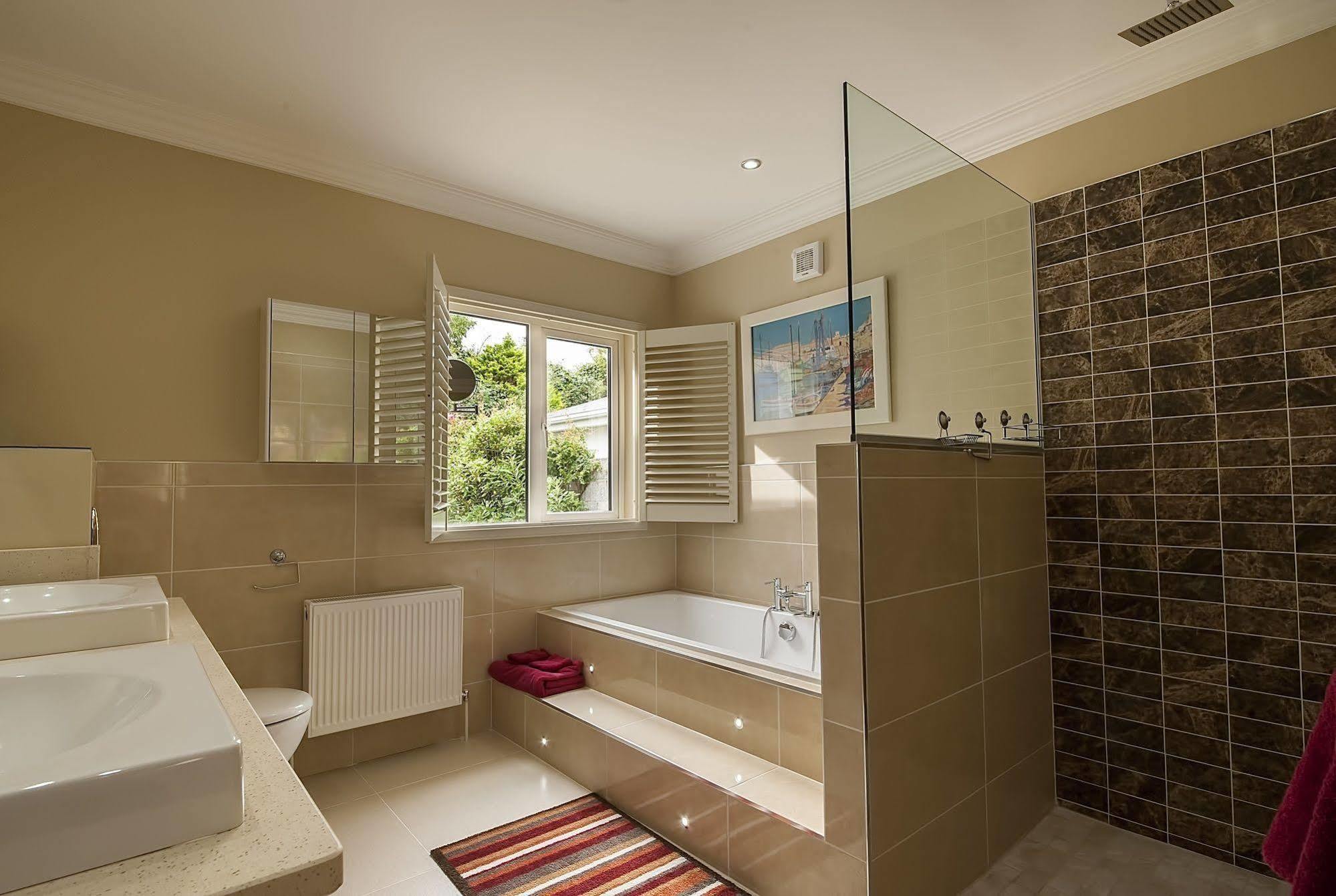 Sea Breeze Lodge B&B Galway Kültér fotó